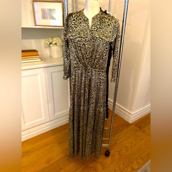 *Flash Sale* Scarlet Roos Gold Long Dress - Perfect Holiday Dress - Picture 1 of 5